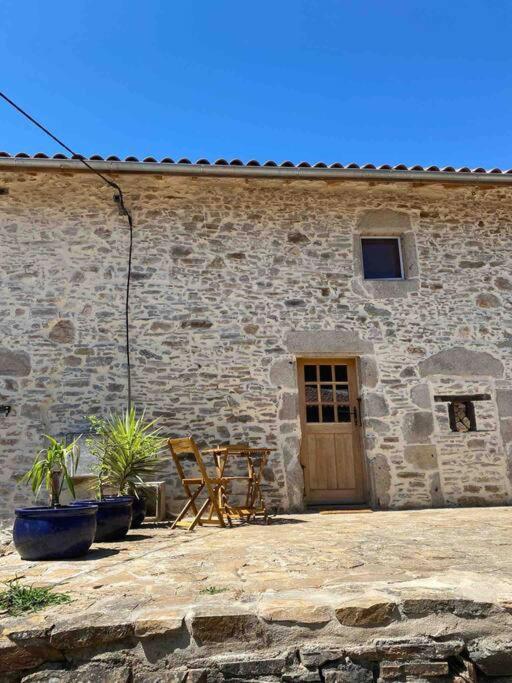 Spacious 1 Bed Home With Shared Pool Champagnac-la-Rivière Exteriör bild