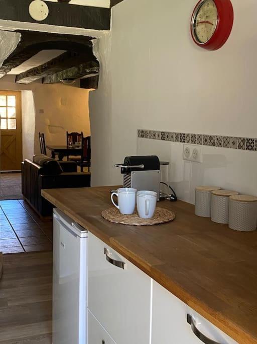 Spacious 1 Bed Home With Shared Pool Champagnac-la-Rivière Exteriör bild