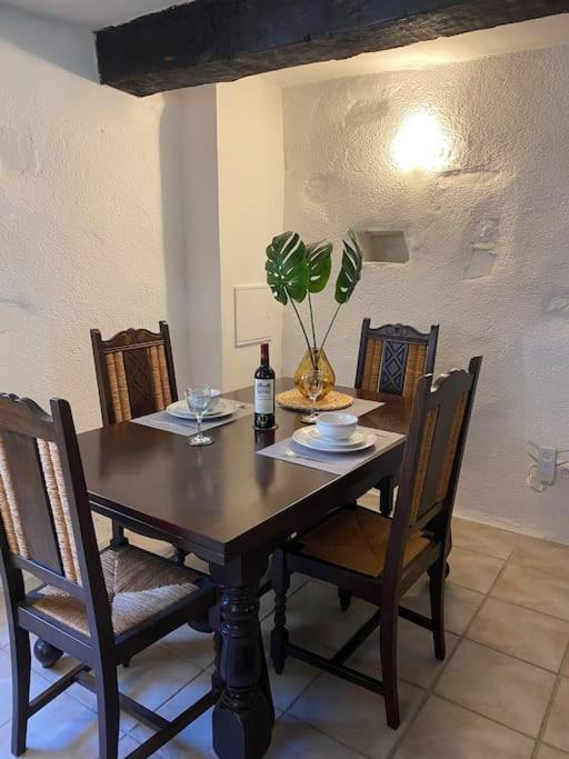 Spacious 1 Bed Home With Shared Pool Champagnac-la-Rivière Exteriör bild