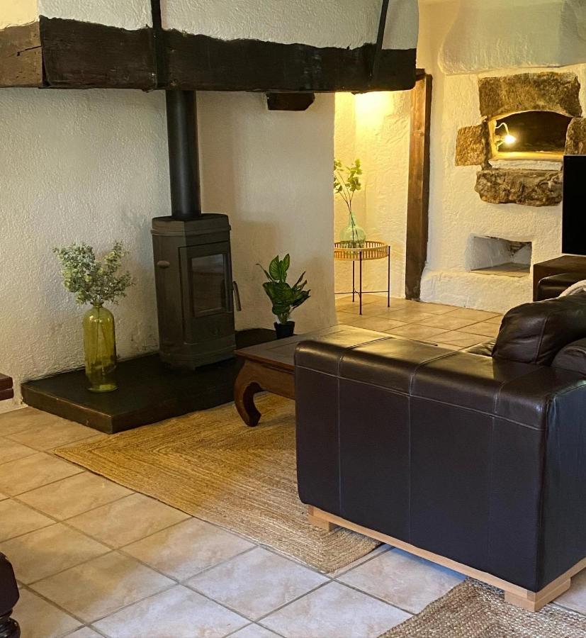 Spacious 1 Bed Home With Shared Pool Champagnac-la-Rivière Exteriör bild